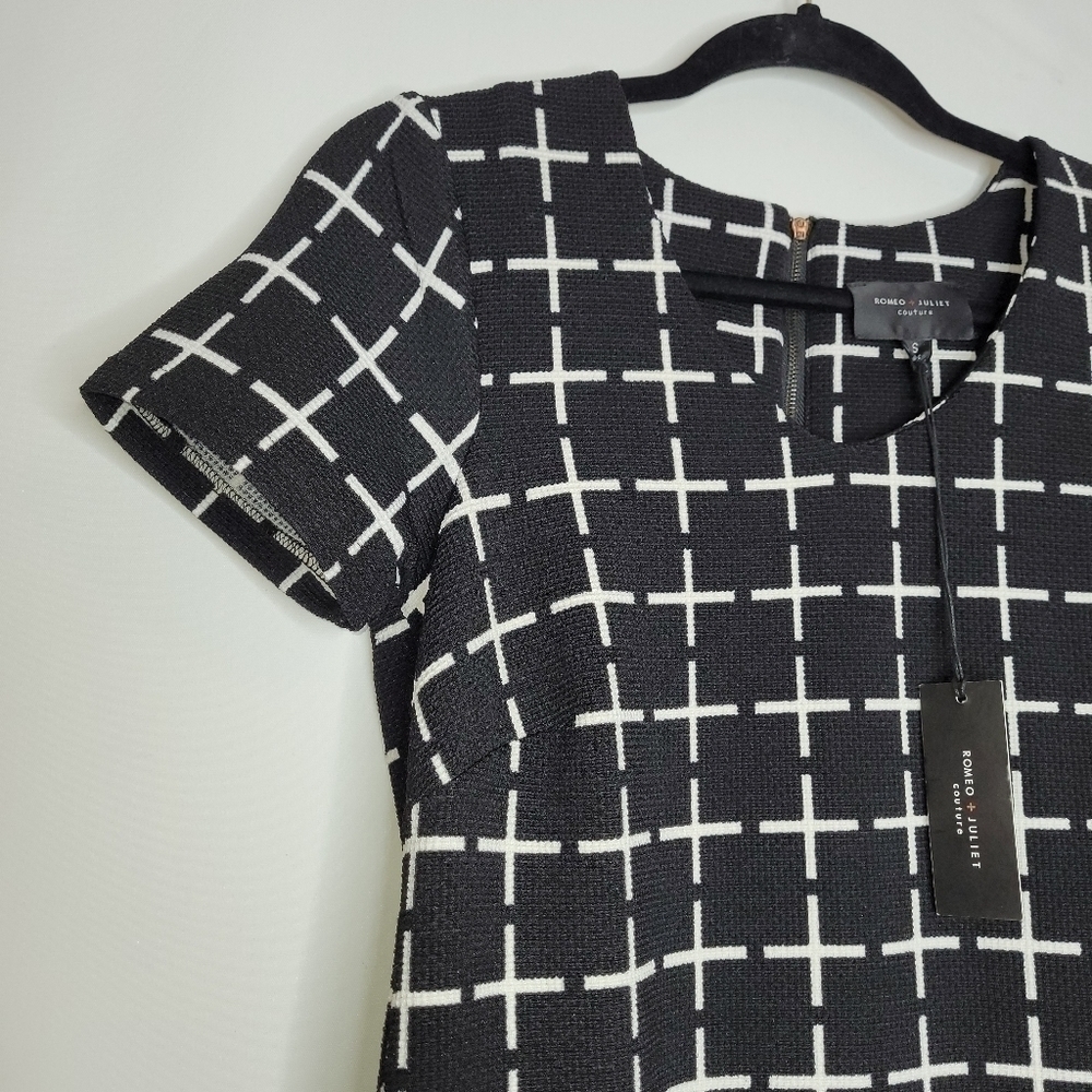 Romeo & Juliet Couture Shift Dress - Picture 10 of 14